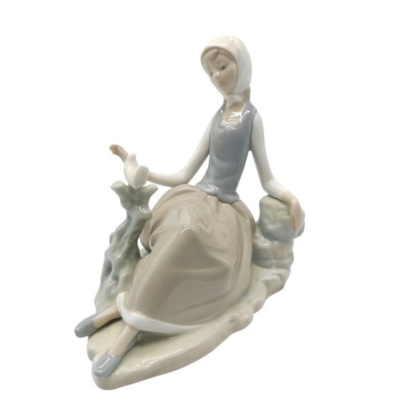 Lladro Porcelain Figurine Shepherdess with Dove Hand Made In Spain #4660 - Picture 1 of 7